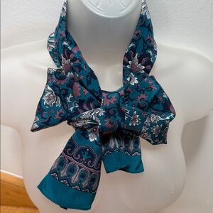 VTG Ginnie Johansen Floral Patterned  Oblong Scarf in Teal
